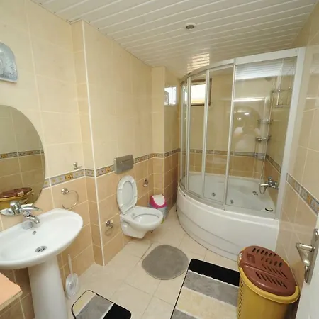 Lux Bektas 1 *